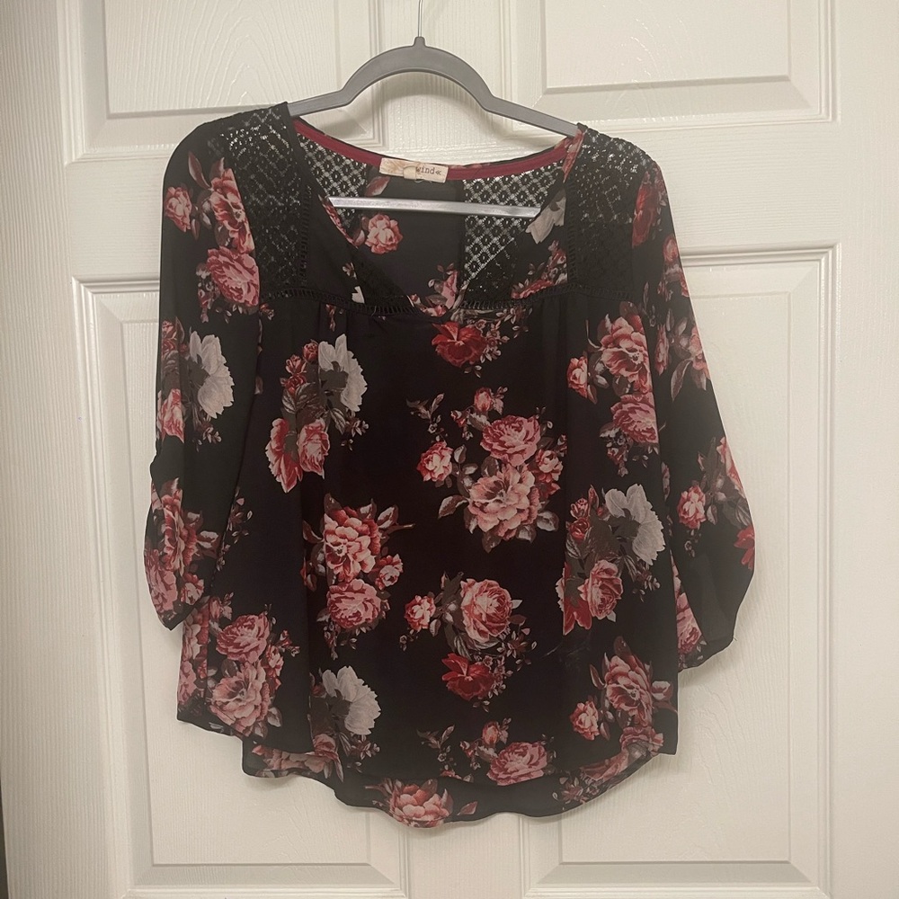Cute top with flower print